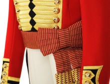 Chlapecká uniforma určená pro královskou svatbu 