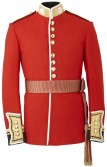 Uniforma irské gardy určena pro královskou svatbu